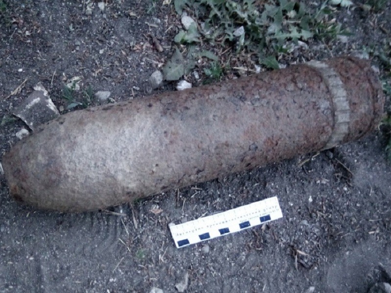 Подростки из Грибановского района нашли в карьере артиллерийский снаряд width=360px