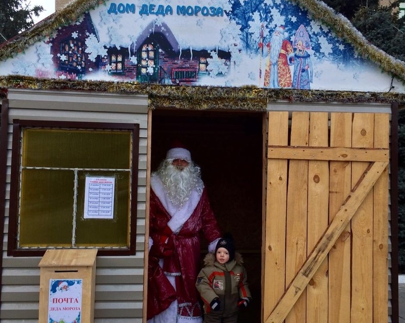 В Балашове Дед Мороз ждет в гости детей на городской площади width=360px