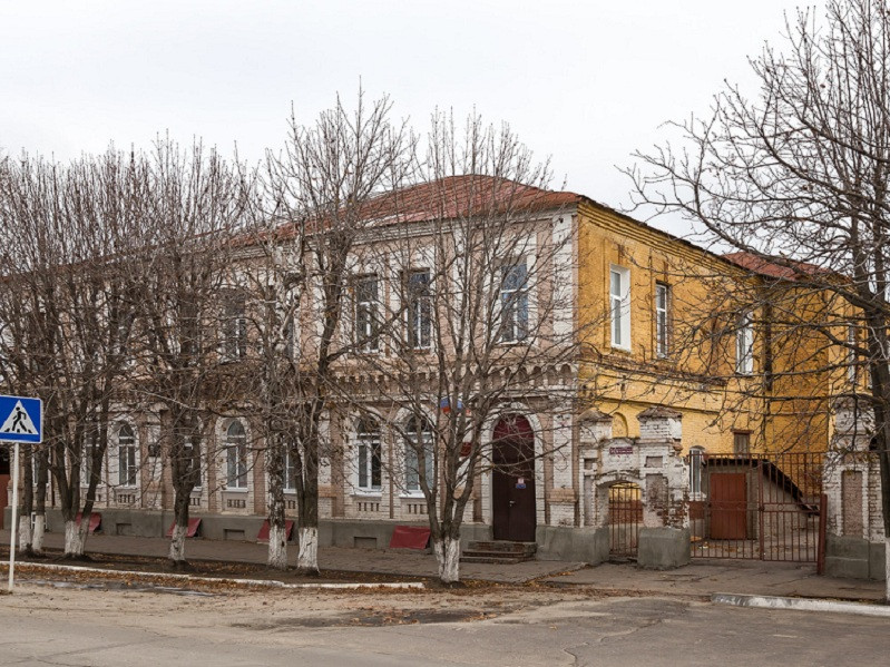 В Борисоглебске здания школы и четырех детских садов пустят с молотка width=360px