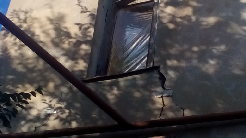 В Сердобске после капремонта в доме наклонились полы и стало видно улицу. Фото width=360px
