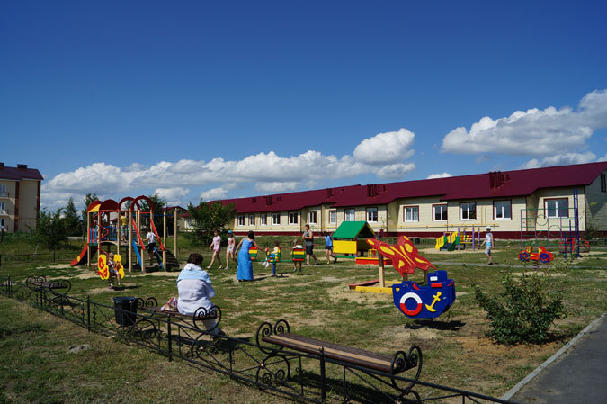 В Новохопёрске установили новую детскую площадку width=360px